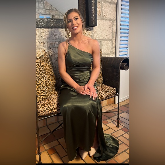 David’s Bridal green graduation gown or bridesmaid dress size 4 - Picture 3 of 7